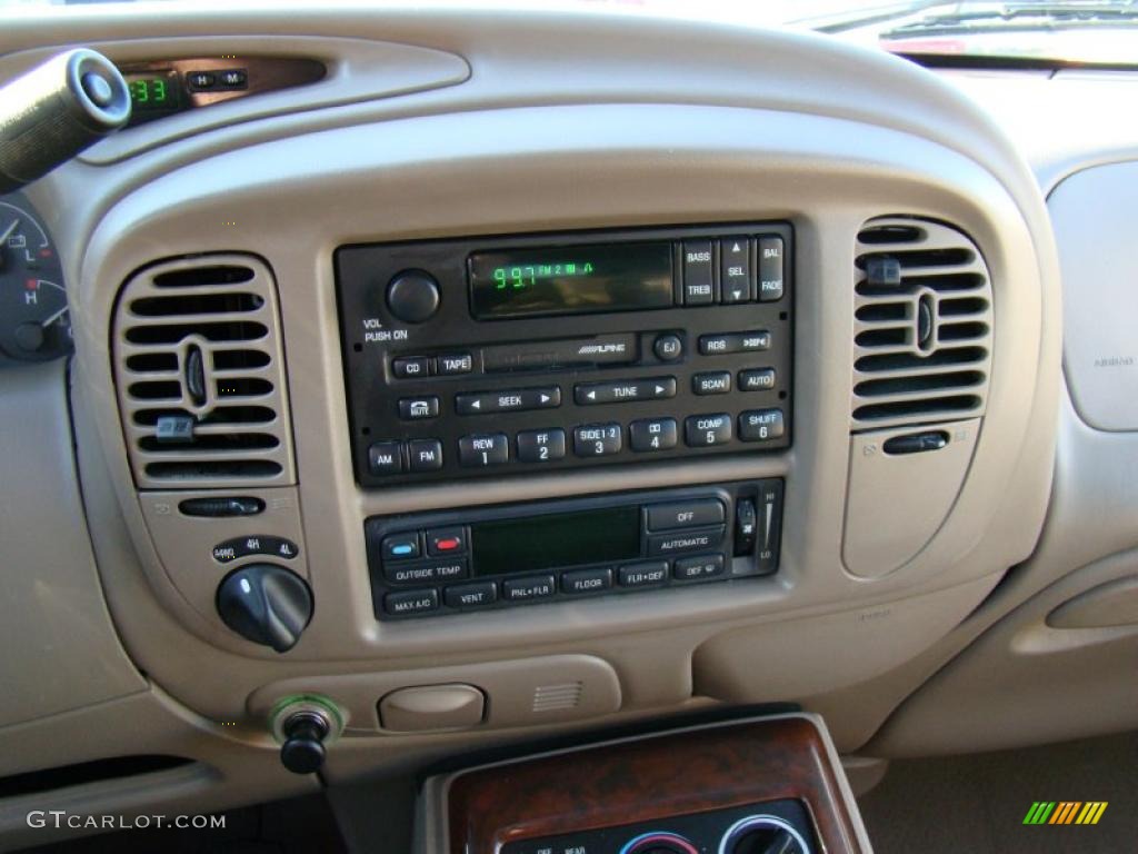 2002 Navigator Luxury 4x4 - Light Parchment Gold Metallic / Medium Parchment photo #28