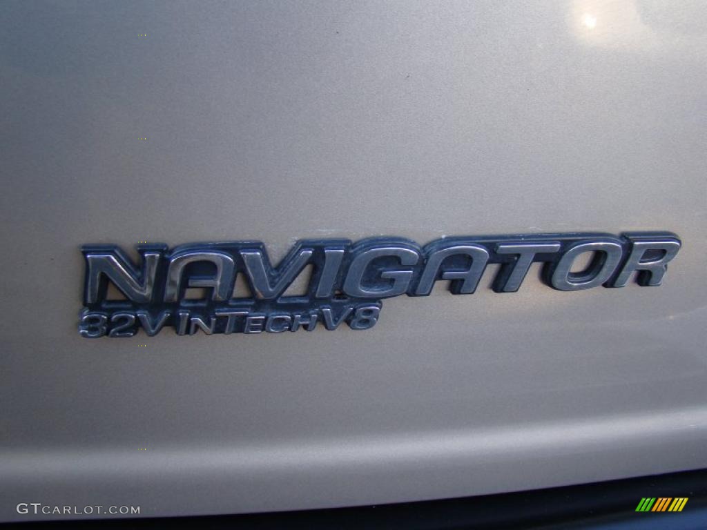 2002 Navigator Luxury 4x4 - Light Parchment Gold Metallic / Medium Parchment photo #45