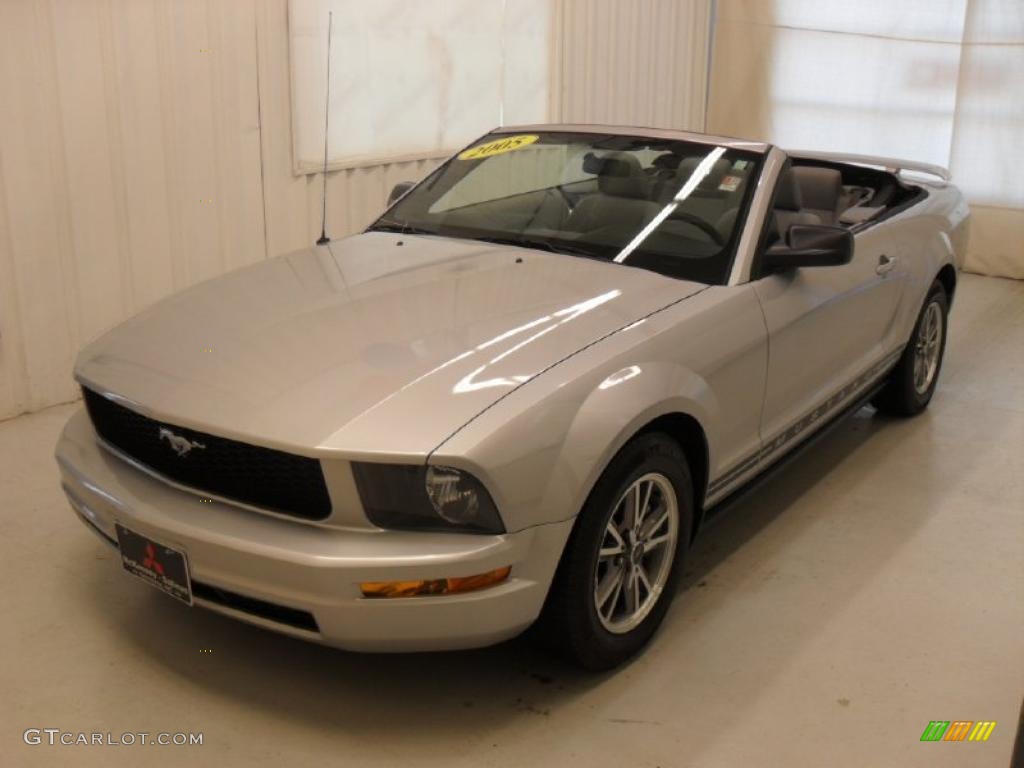 2005 Mustang V6 Deluxe Convertible - Satin Silver Metallic / Light Graphite photo #1