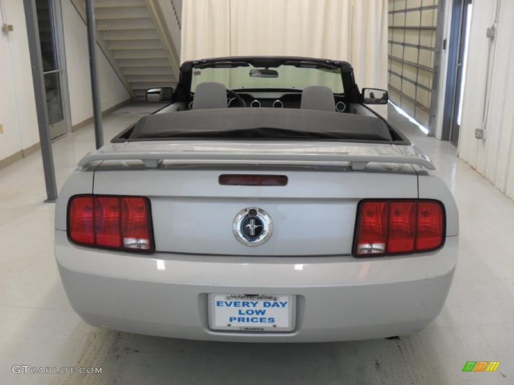 2005 Mustang V6 Deluxe Convertible - Satin Silver Metallic / Light Graphite photo #3