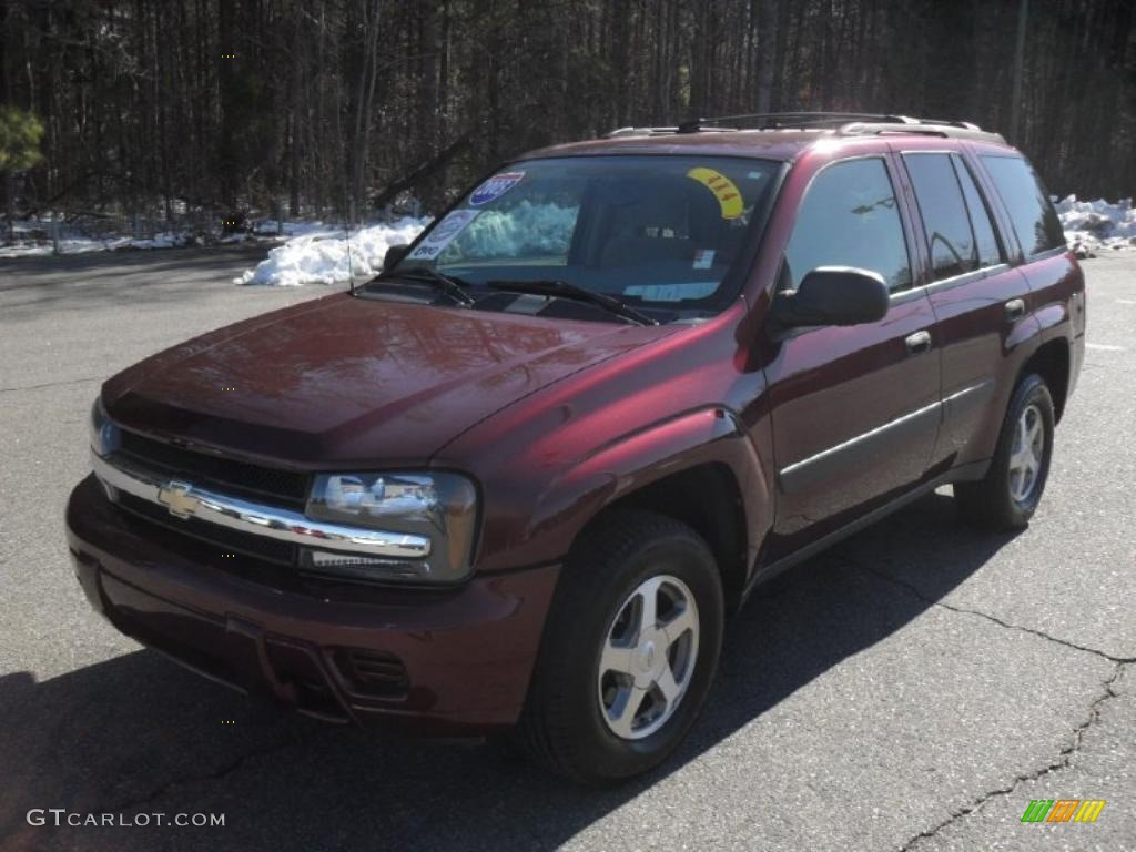2005 TrailBlazer LS 4x4 - Majestic Red Metallic / Light Gray photo #1