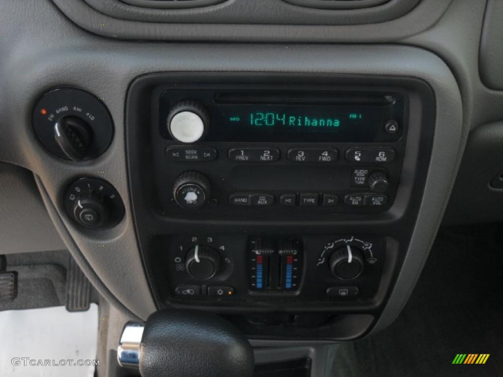 2005 TrailBlazer LS 4x4 - Majestic Red Metallic / Light Gray photo #11