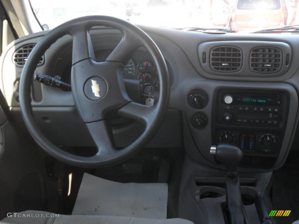 2005 TrailBlazer LS 4x4 - Majestic Red Metallic / Light Gray photo #15