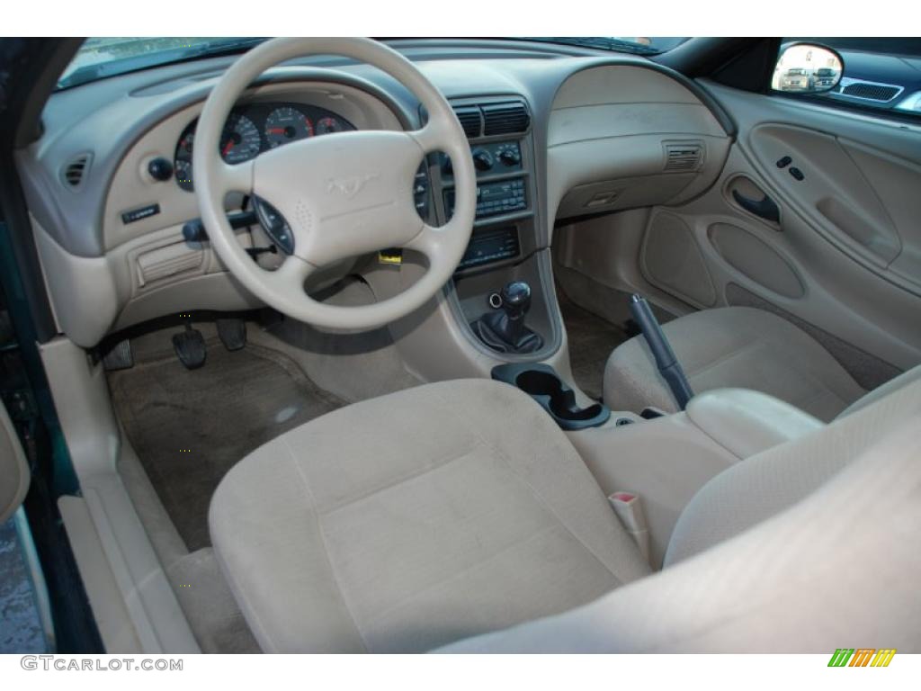 Medium Parchment Interior 2000 Ford Mustang V6 Coupe Photo #43166397