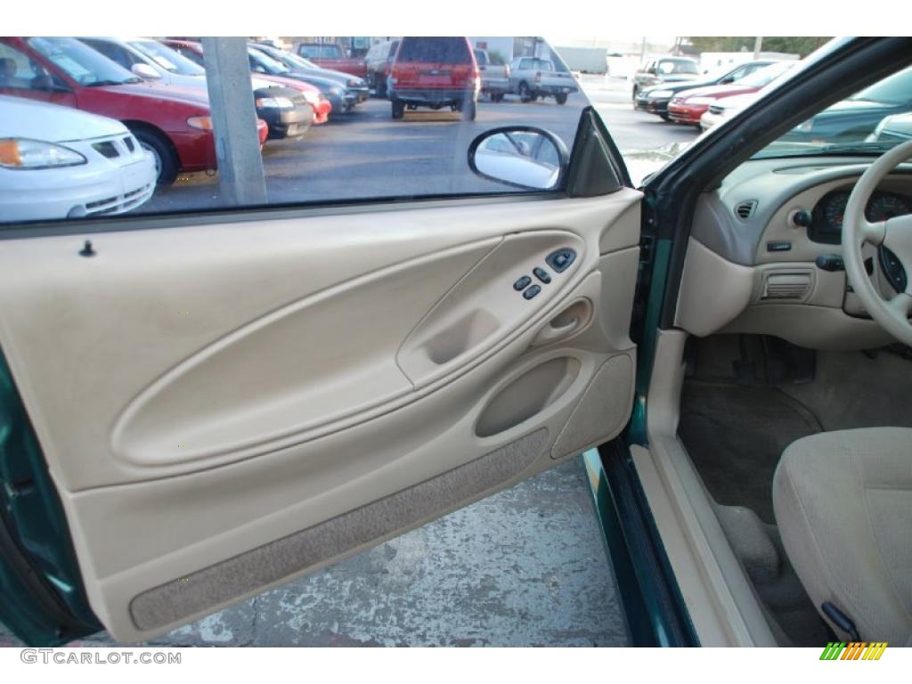 2000 Ford Mustang V6 Coupe Medium Parchment Door Panel Photo #43166461
