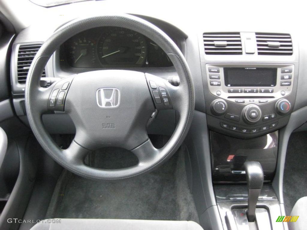 2006 Accord SE Sedan - Redondo Red Pearl / Gray photo #25