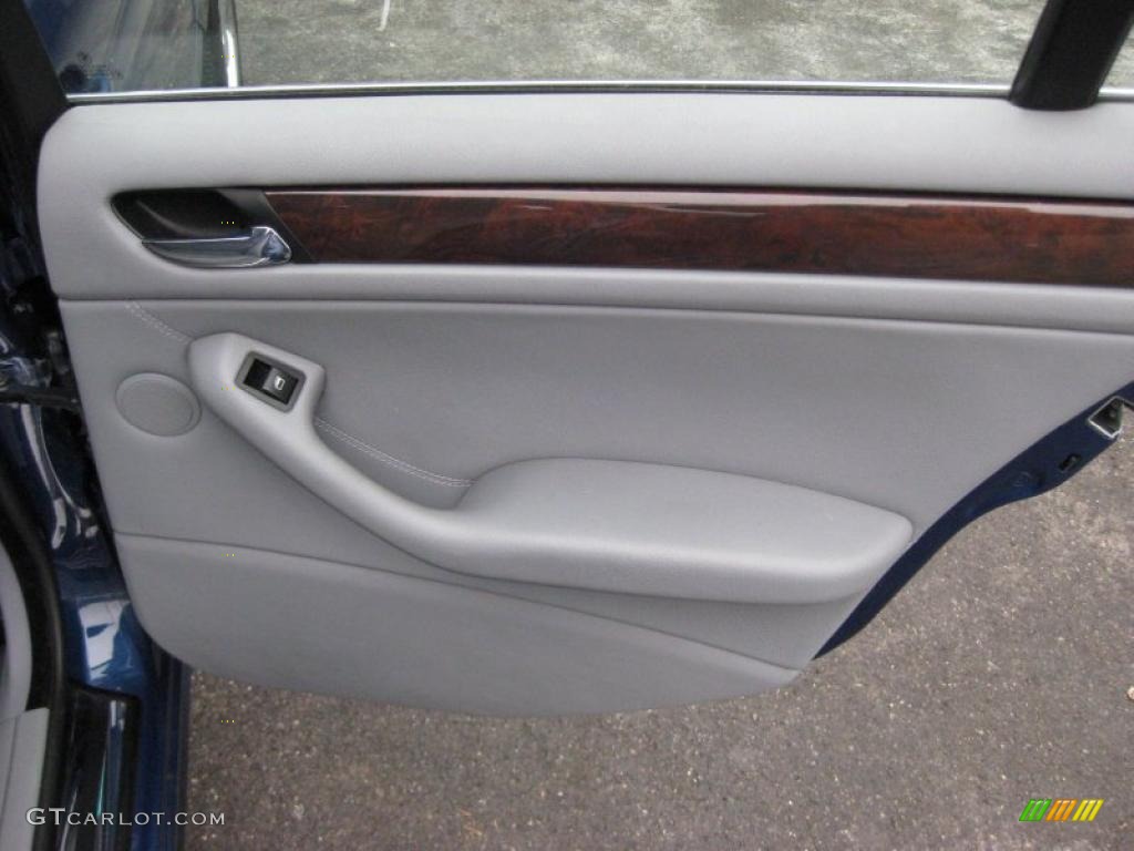 2002 BMW 3 Series 325xi Wagon Grey Door Panel Photo #43176558