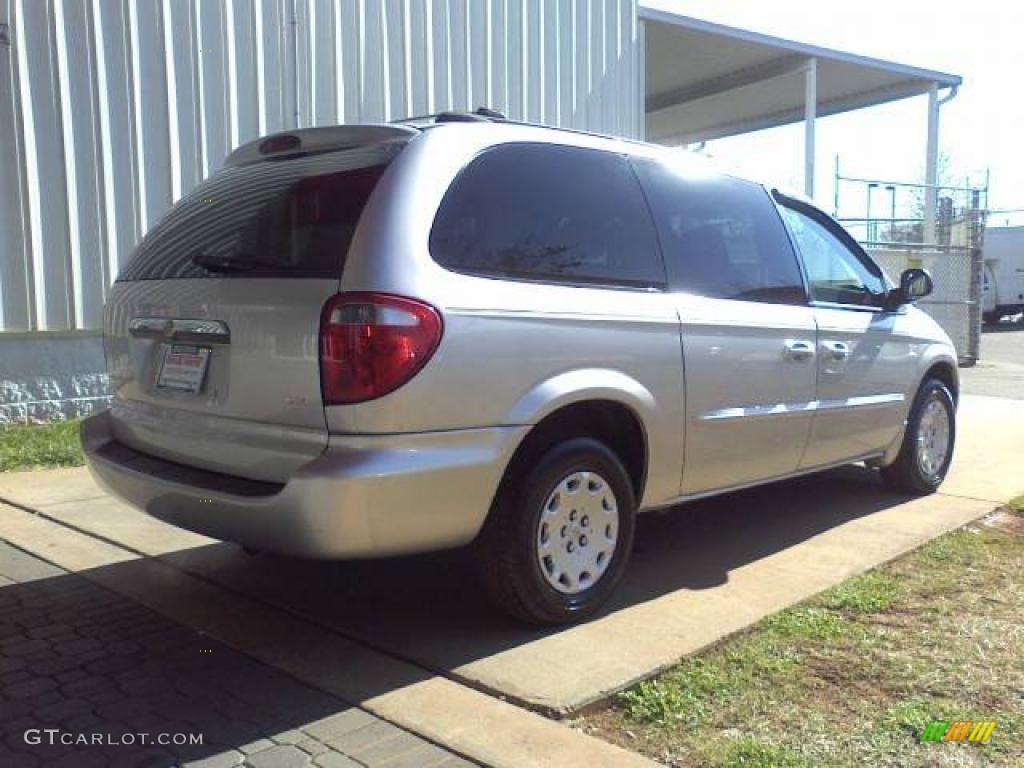 2003 Town & Country LX - Bright Silver Metallic / Gray photo #16