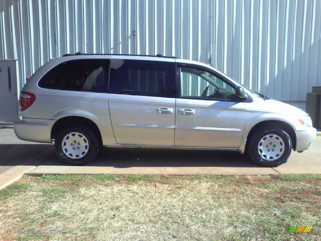 2003 Town & Country LX - Bright Silver Metallic / Gray photo #17
