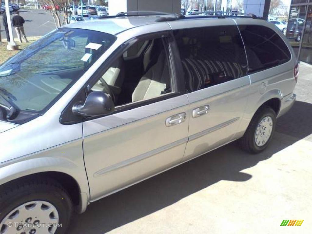 2003 Town & Country LX - Bright Silver Metallic / Gray photo #20