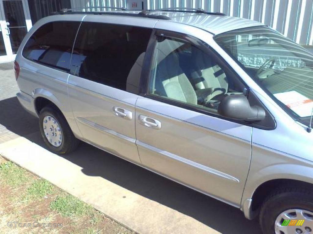 2003 Town & Country LX - Bright Silver Metallic / Gray photo #21