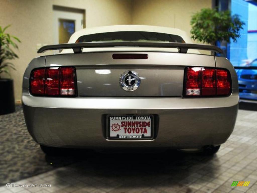2005 Mustang V6 Premium Convertible - Mineral Grey Metallic / Medium Parchment photo #7