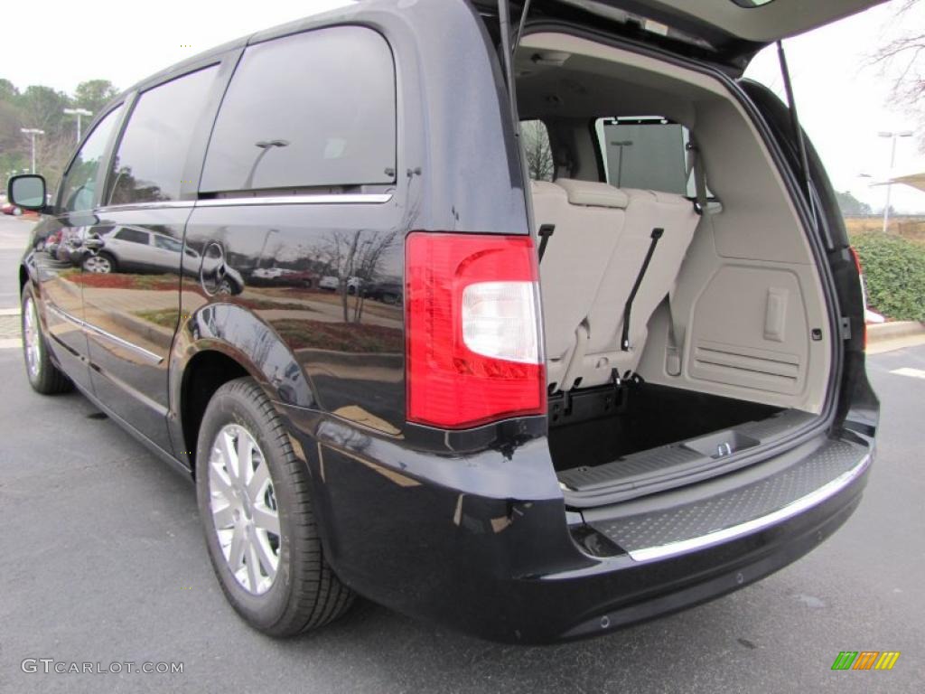 2011 Town & Country Touring - L - Blackberry Pearl / Black/Light Graystone photo #8