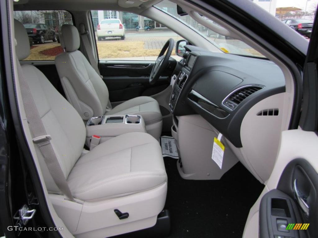 Black/Light Graystone Interior 2011 Chrysler Town & Country Touring - L Photo #43192378