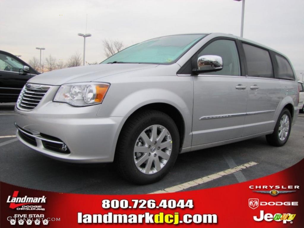 2011 Town & Country Touring - L - Bright Silver Metallic / Black/Light Graystone photo #1