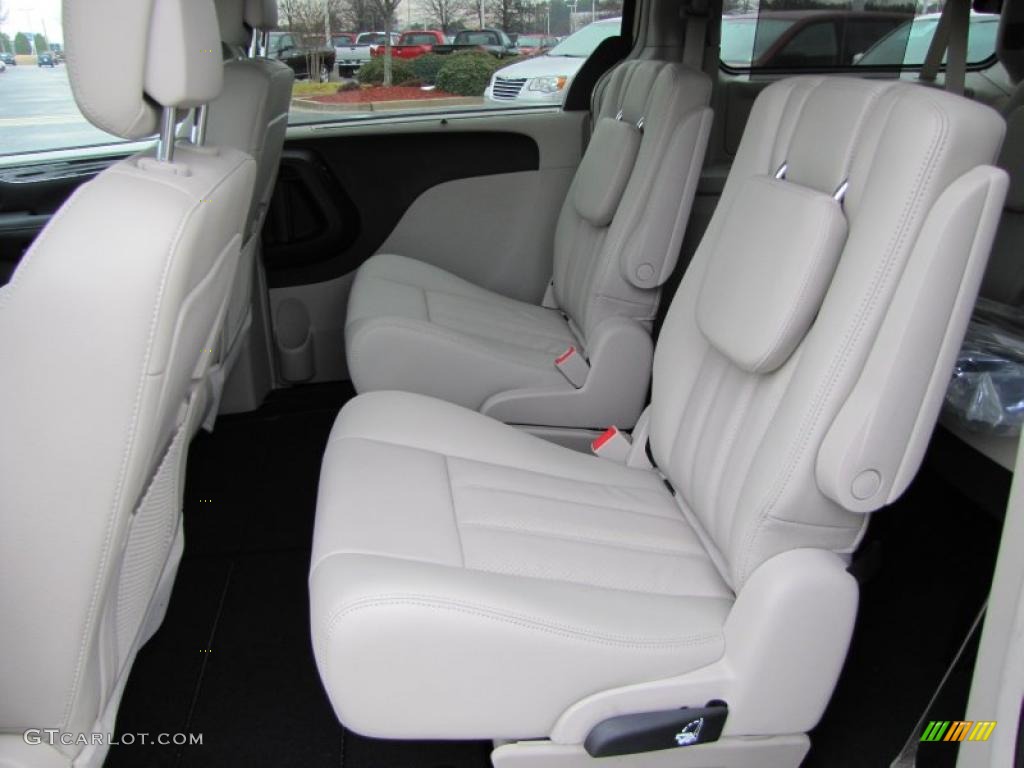 Black/Light Graystone Interior 2011 Chrysler Town & Country Touring - L Photo #43192750