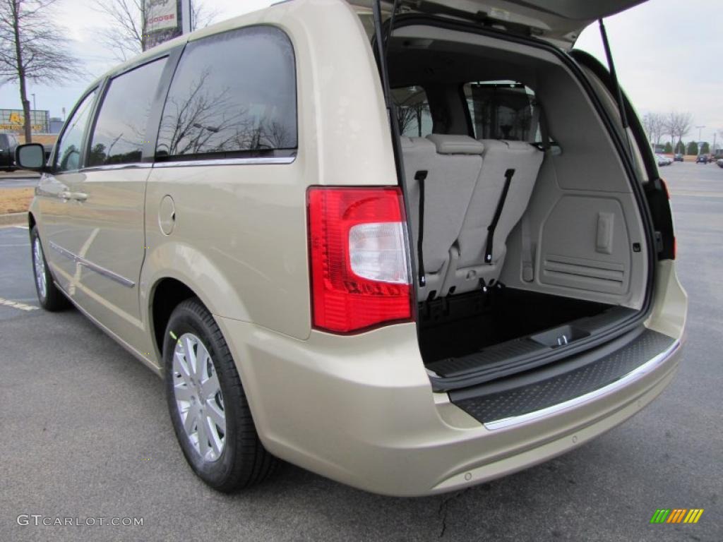 2011 Chrysler Town & Country Touring - L Trunk Photo #43192766