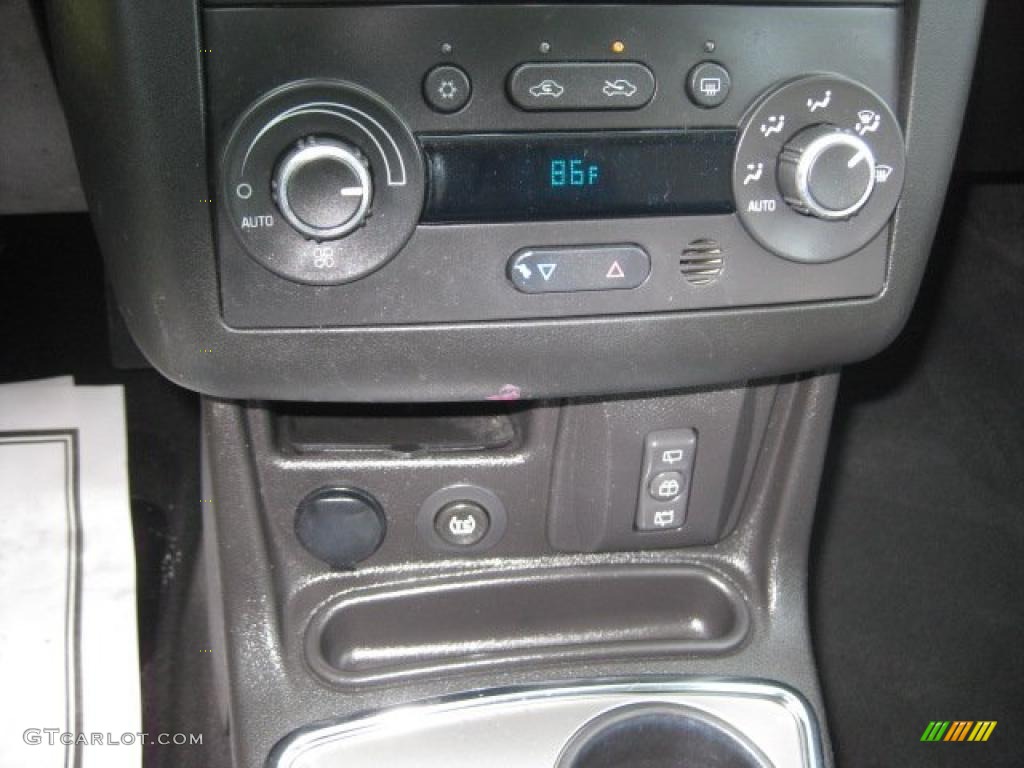 2006 Chevrolet Malibu Maxx SS Wagon Controls Photo #43197058