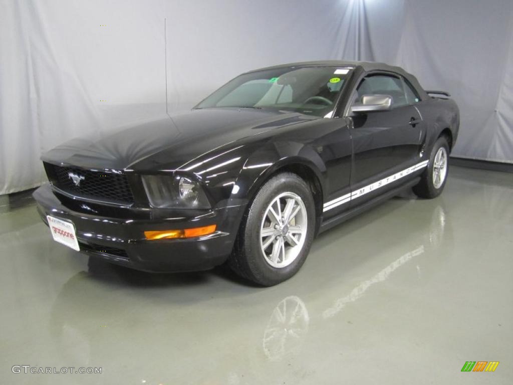 2005 Mustang V6 Deluxe Convertible - Black / Dark Charcoal photo #1