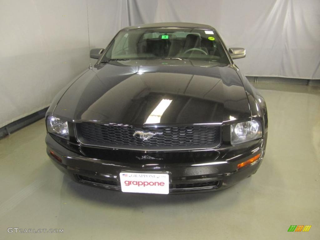 2005 Mustang V6 Deluxe Convertible - Black / Dark Charcoal photo #2