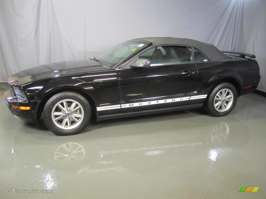 2005 Mustang V6 Deluxe Convertible - Black / Dark Charcoal photo #3