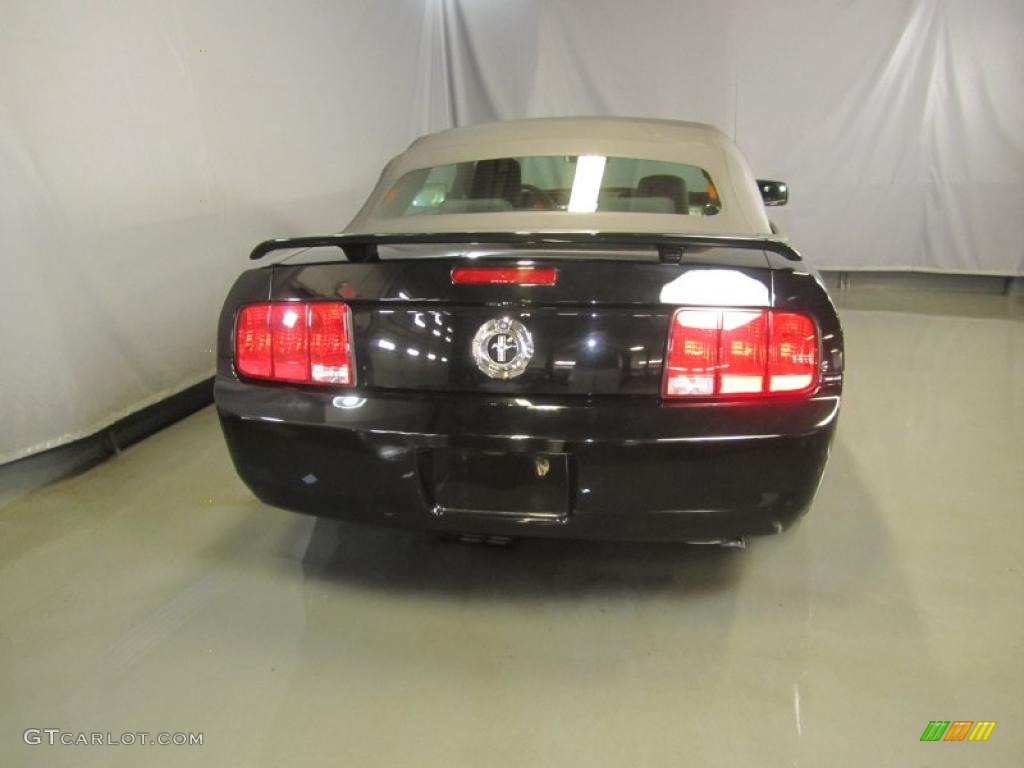 2005 Mustang V6 Deluxe Convertible - Black / Dark Charcoal photo #10