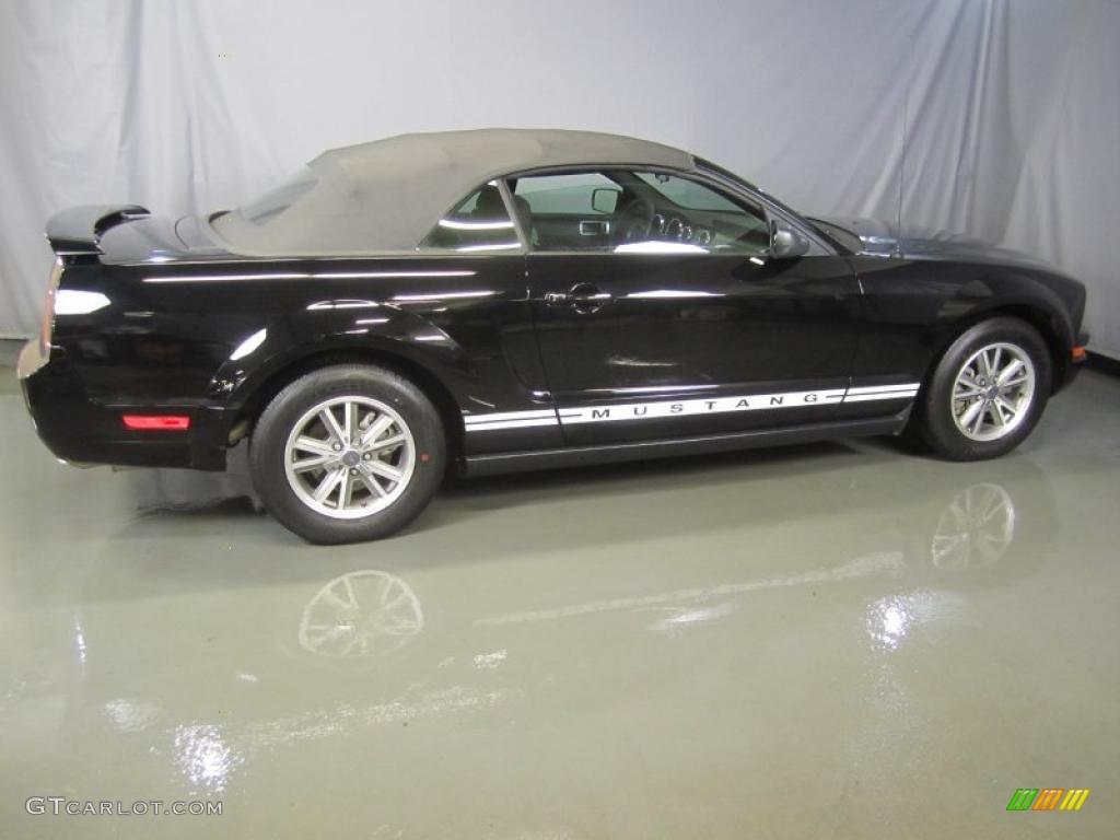 2005 Mustang V6 Deluxe Convertible - Black / Dark Charcoal photo #11