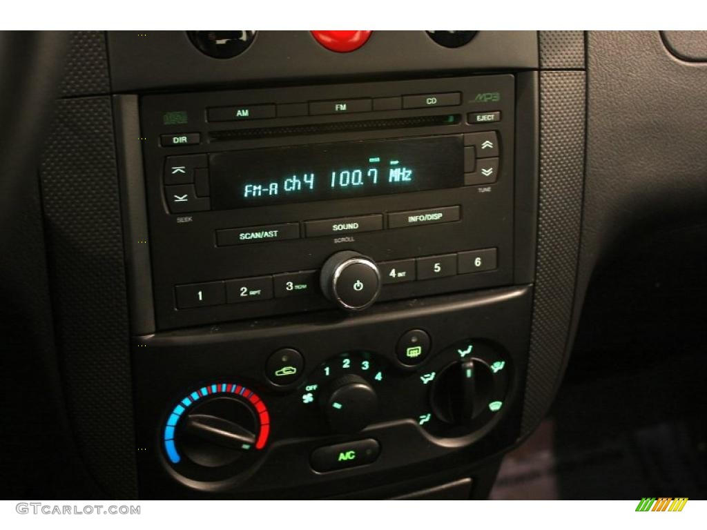 2006 Chevrolet Aveo LT Hatchback Controls Photo #43199118