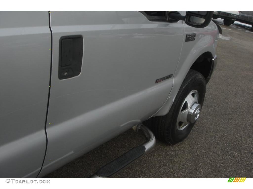 2000 F350 Super Duty XLT Crew Cab 4x4 Dually - Silver Metallic / Dark Denim Blue photo #45