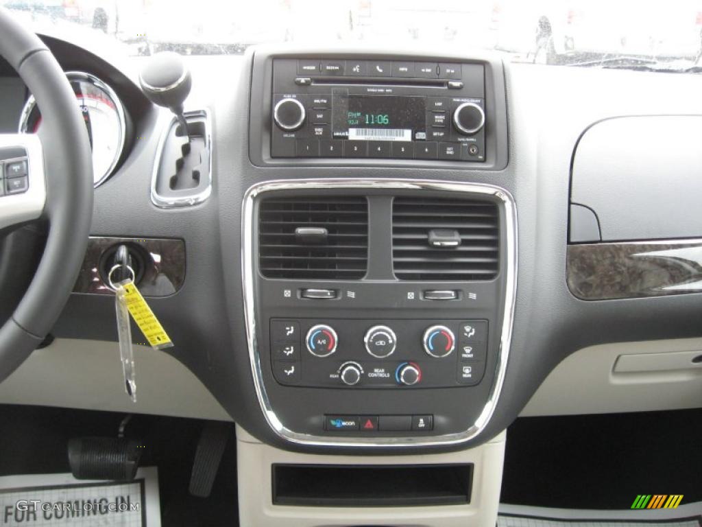 2011 Dodge Grand Caravan Mainstreet 6 Speed Automatic Transmission Photo #43210242