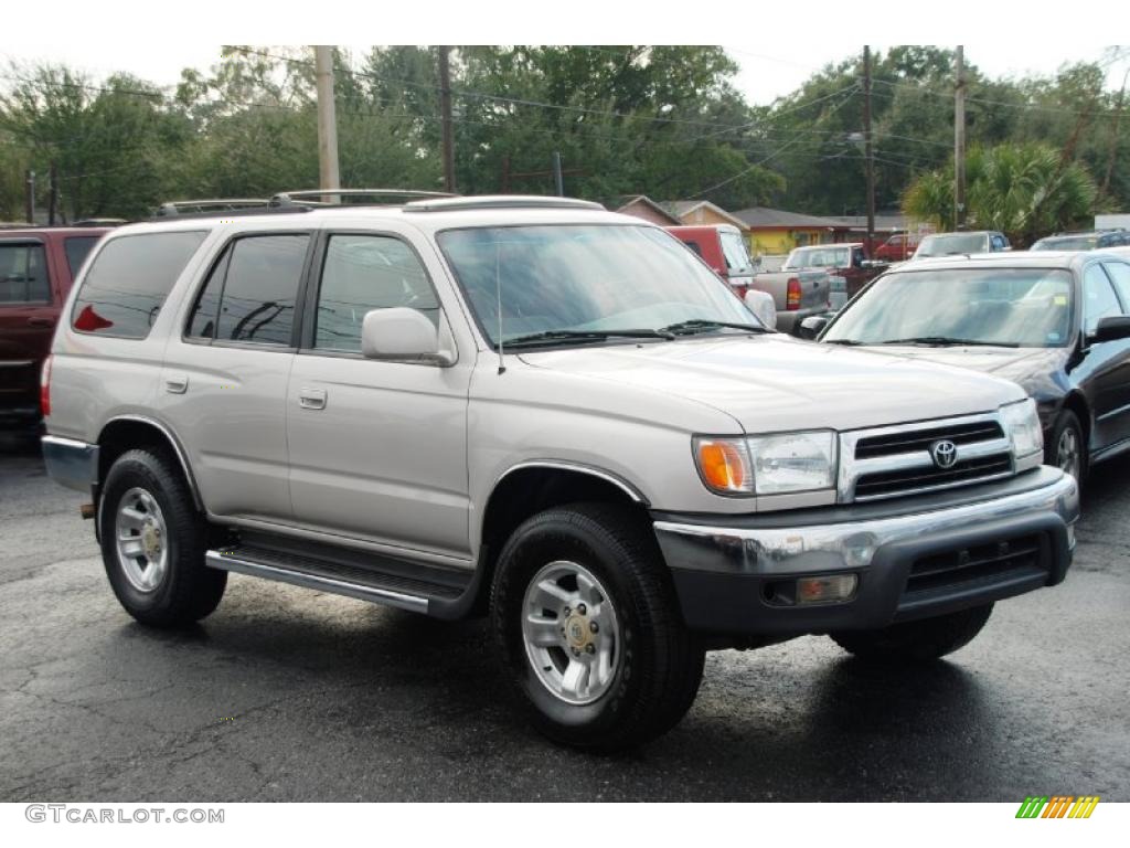 Desert Dune Pearl Toyota 4Runner