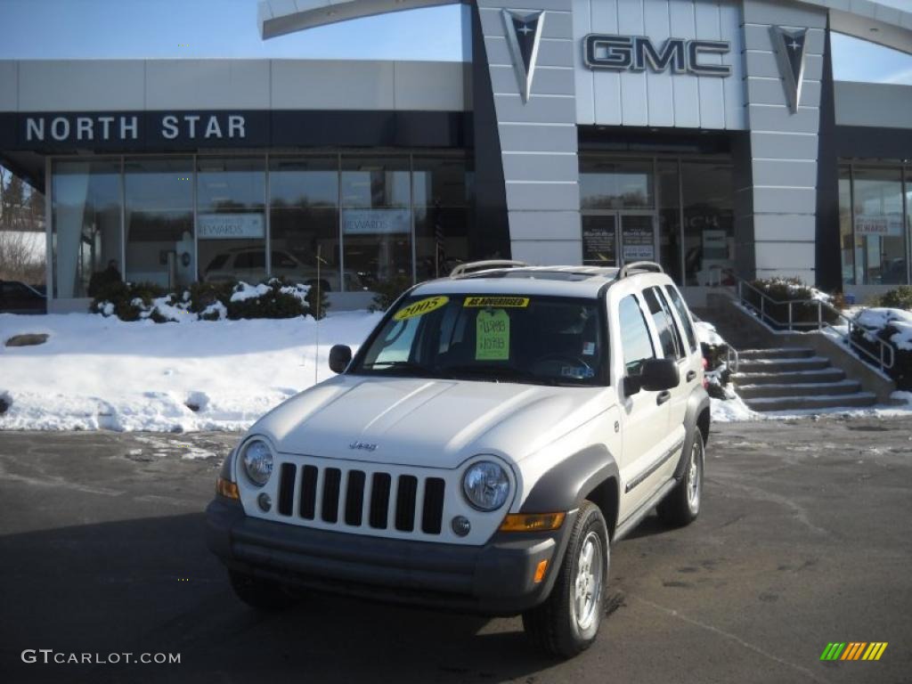 2005 Liberty Sport 4x4 - Stone White / Medium Slate Gray photo #1