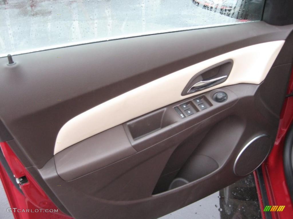 2011 Chevrolet Cruze LTZ Cocoa/Light Neutral Leather Door Panel Photo #43221391