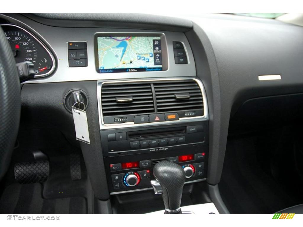 2008 Audi Q7 4.2 Premium quattro Controls Photo #43223359