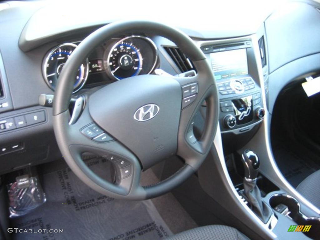 2011 Sonata SE - Venetian Red / Black photo #4