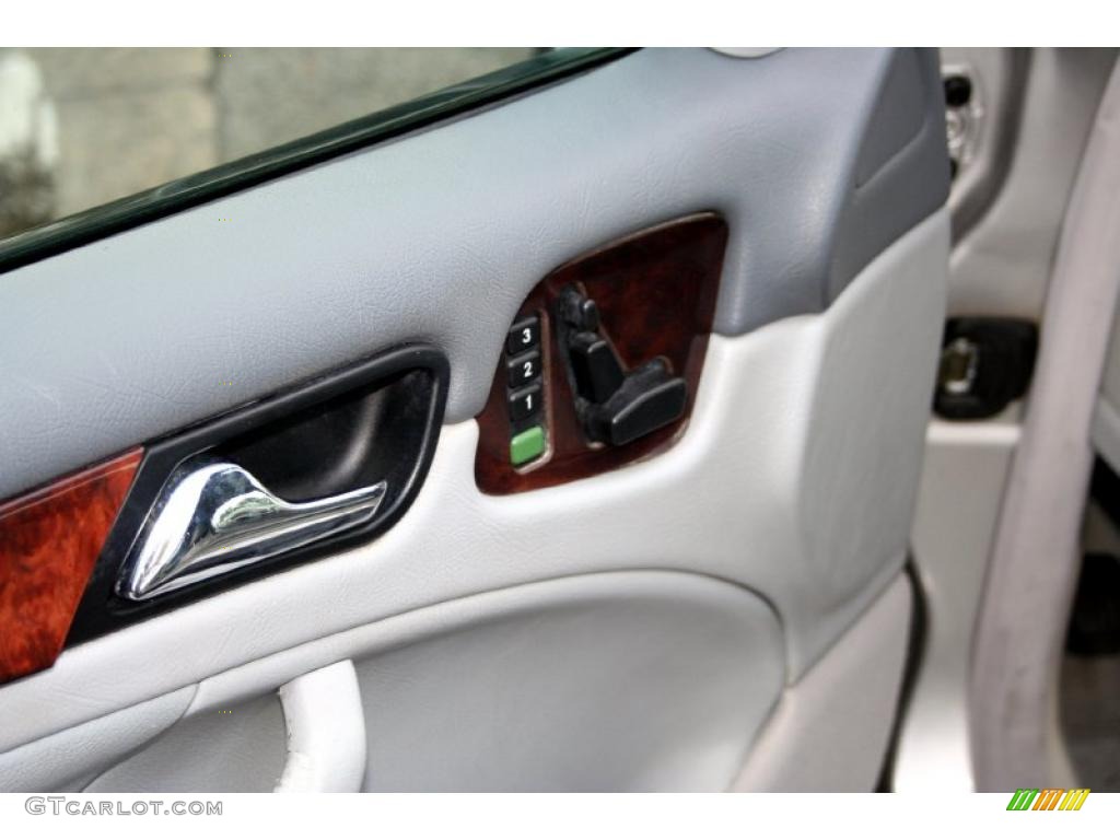 1999 Mercedes-Benz CLK 320 Convertible Controls Photo #43226043