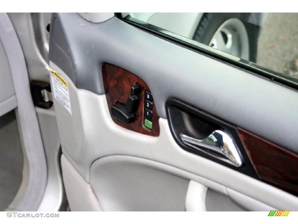 1999 Mercedes-Benz CLK 320 Convertible Controls Photo #43226059