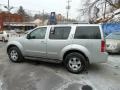 2005 Silver Lightning Metallic Nissan Pathfinder SE 4x4  photo #2