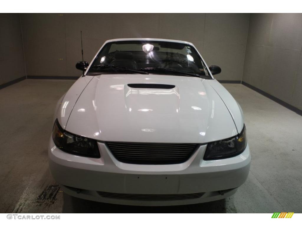 2001 Mustang V6 Convertible - Oxford White / Dark Charcoal photo #2