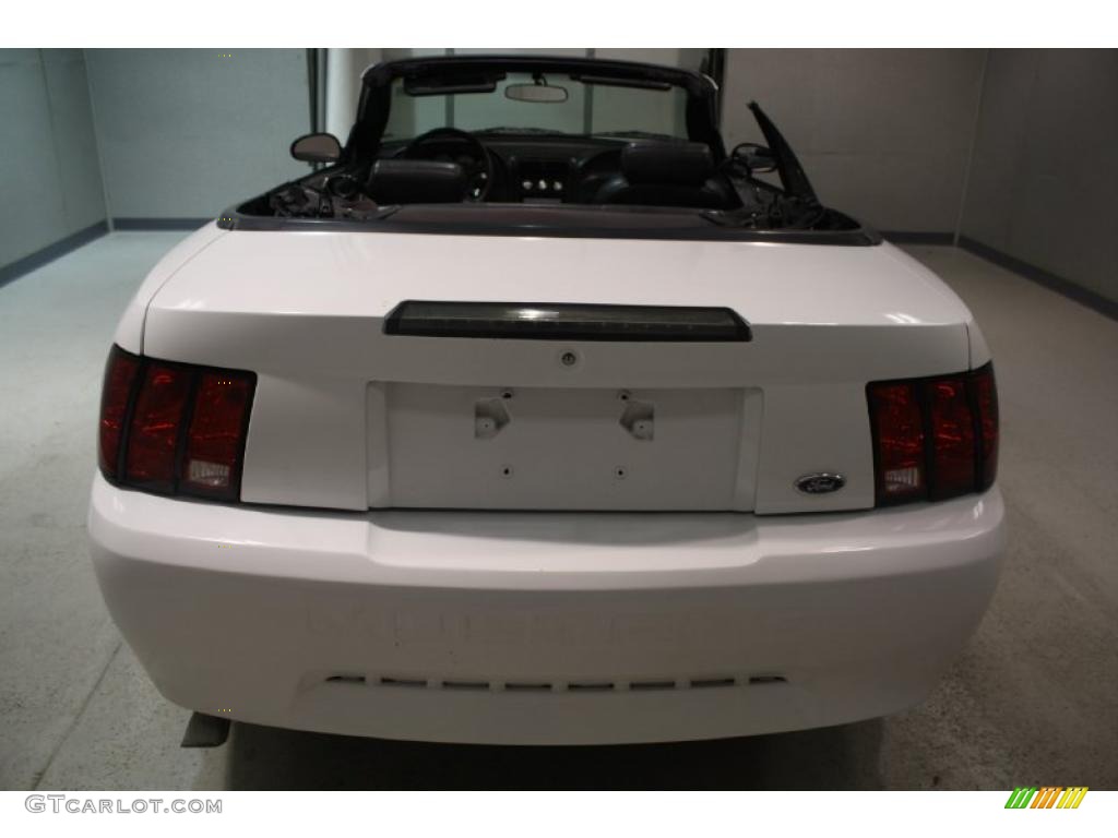 2001 Mustang V6 Convertible - Oxford White / Dark Charcoal photo #5