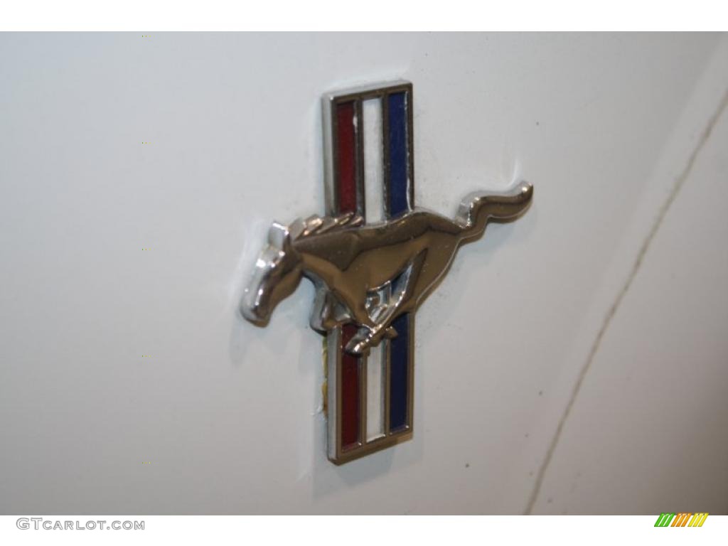 2001 Mustang V6 Convertible - Oxford White / Dark Charcoal photo #30