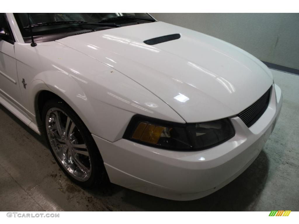 2001 Mustang V6 Convertible - Oxford White / Dark Charcoal photo #33
