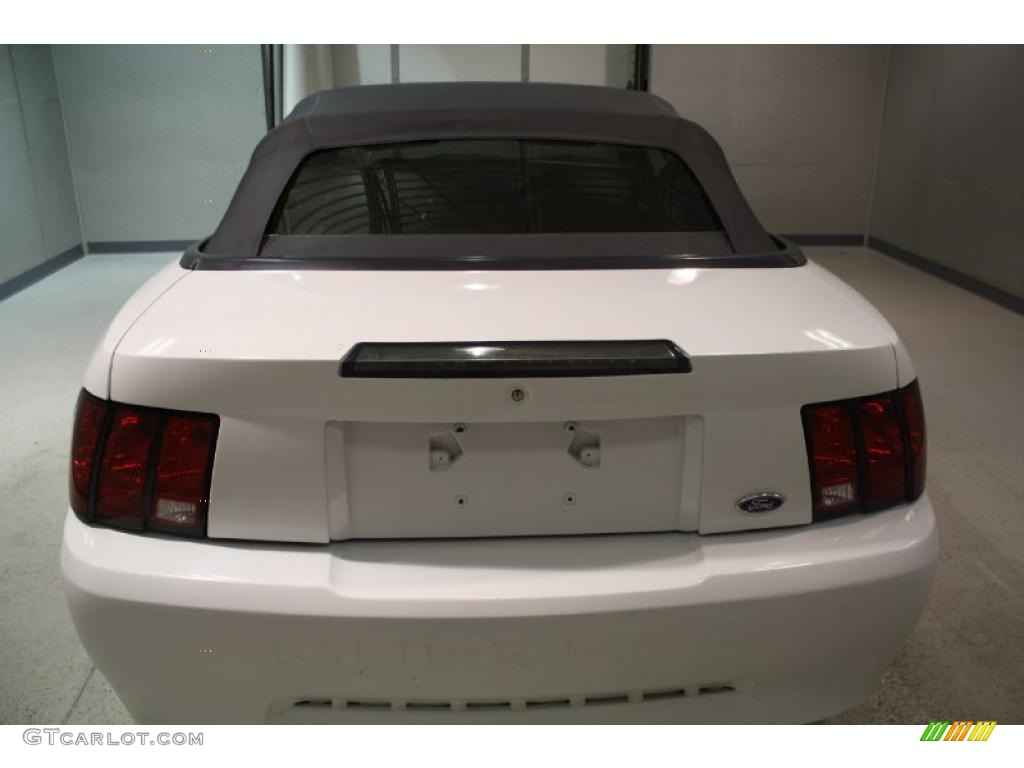 2001 Mustang V6 Convertible - Oxford White / Dark Charcoal photo #38