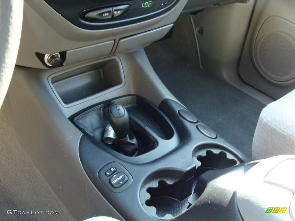 2002 Toyota Sequoia SR5 4WD Controls Photo #43236188