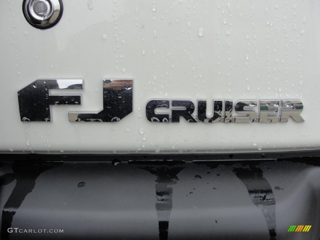 2011 Toyota FJ Cruiser 4WD Marks and Logos Photo #43242593