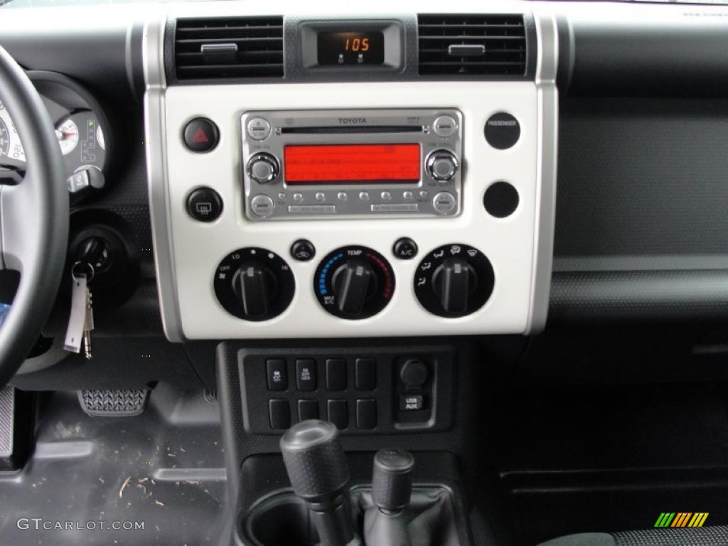 2011 Toyota FJ Cruiser 4WD Controls Photo #43242817