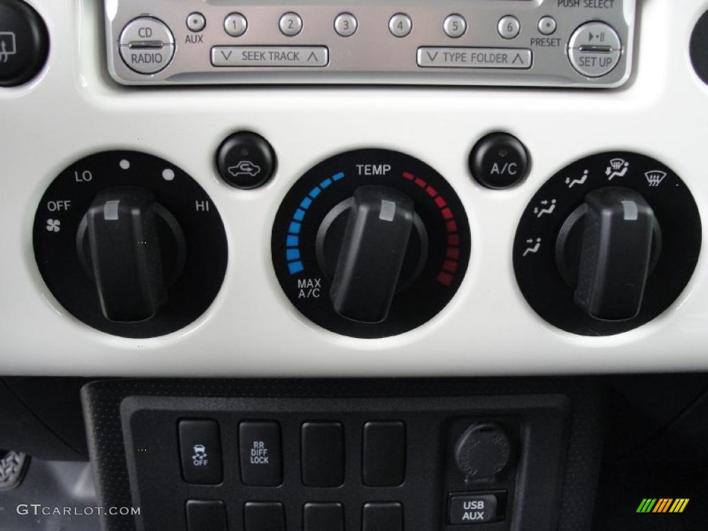 2011 Toyota FJ Cruiser 4WD Controls Photo #43242897
