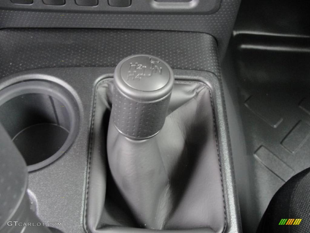 2011 Toyota FJ Cruiser 4WD Controls Photo #43242933