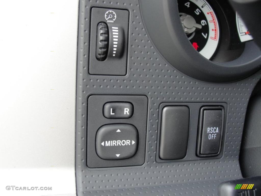 2011 Toyota FJ Cruiser 4WD Controls Photo #43243017