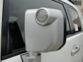 Iceberg White - FJ Cruiser 4WD Photo No. 12
